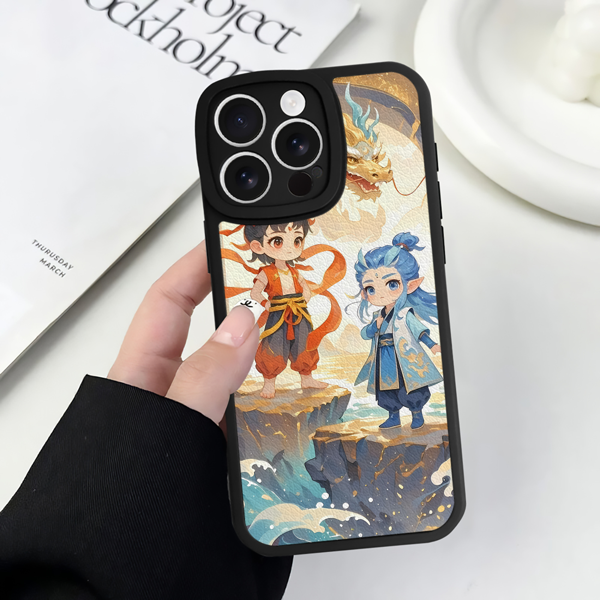 （画像用） Ne Zha 2 ナタ 魔童の大暴れ 【iPhone 16シリーズ対応】シリコンスマホケース（レザー調） 材質：シリコン